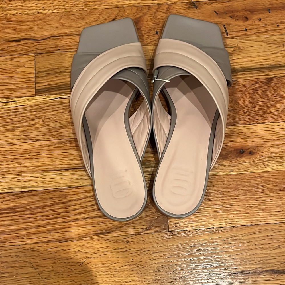 NEW Italian Cream and Gray Casual Mules with Cushioned Footbed